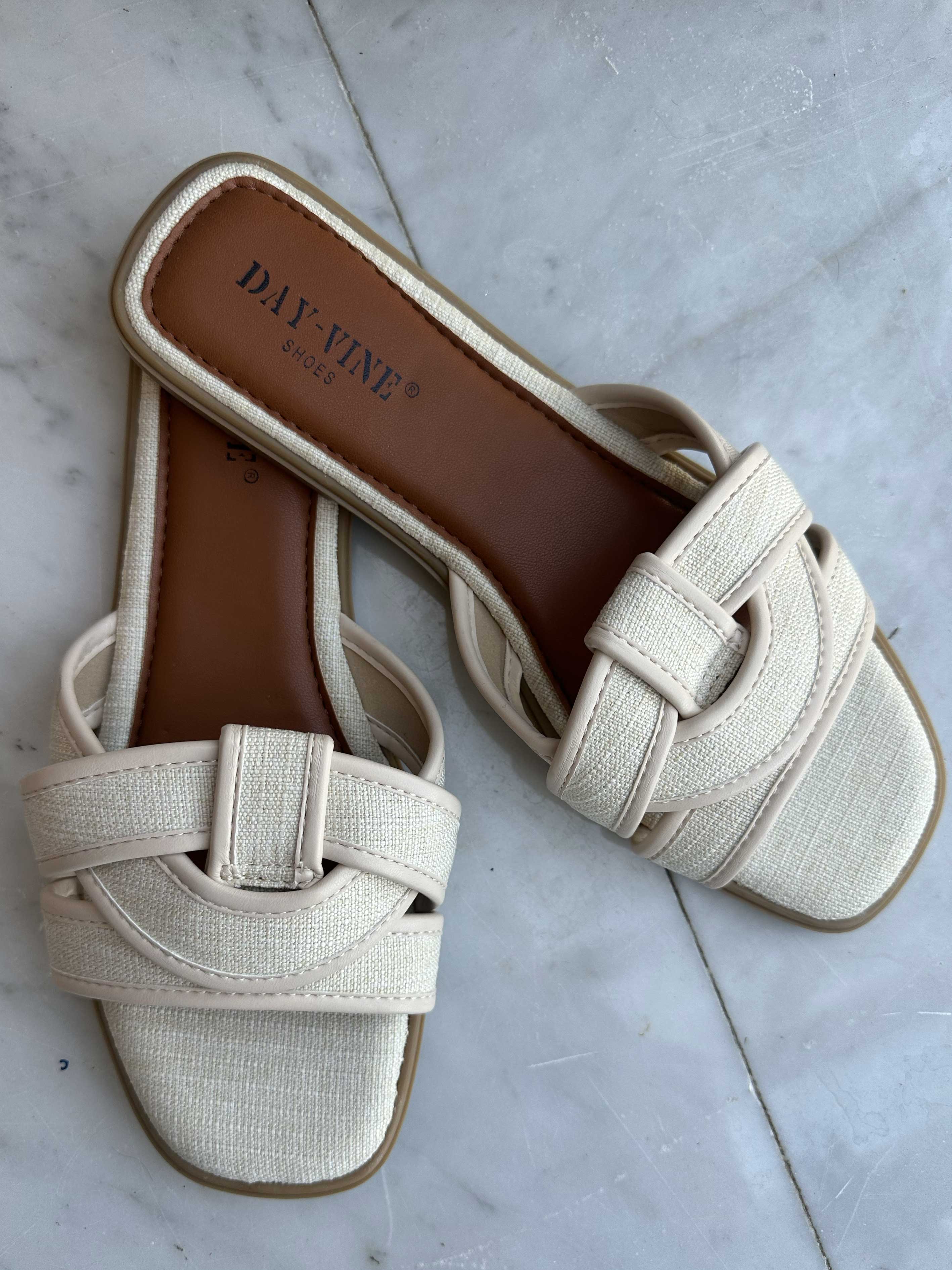 Valerie - Sandaler med flätade detaljer
